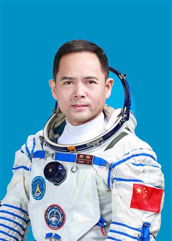 荣耀!北航人 神舟十二号航天员乘组完成出舱任务