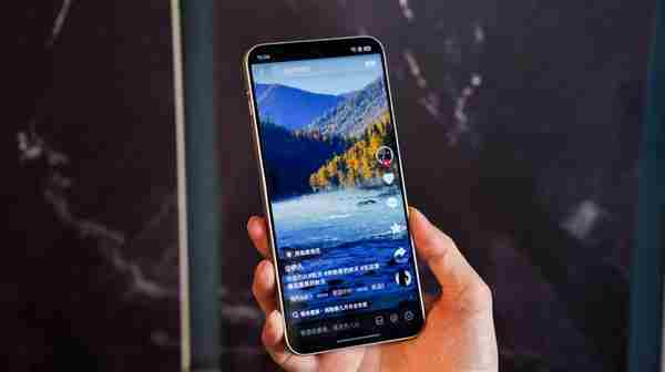 同档唯一165Hz超高刷直屏!一加Ace