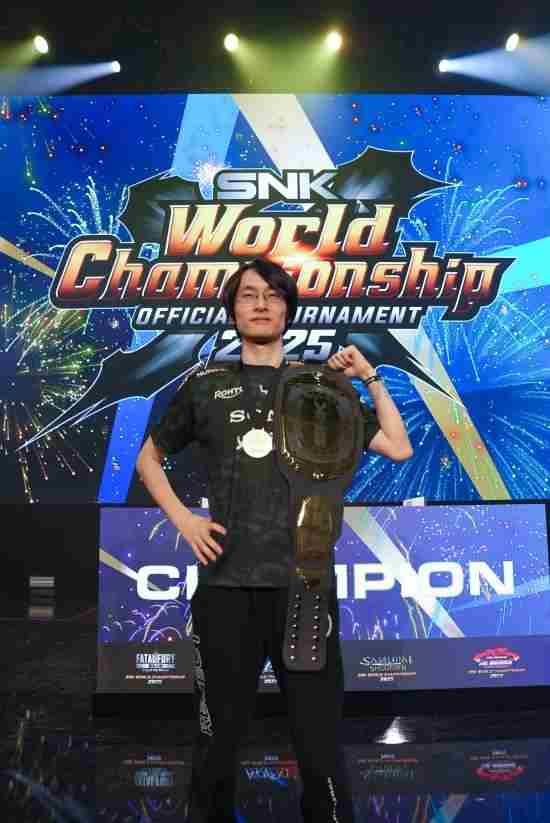 SNKSWC赛事双项目:小孩曾卓君在拳皇15项目收获亚军 