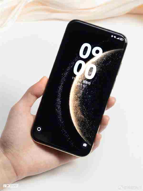 华为Mate70Air图赏提前来袭!金丝银锦配色超抢眼 