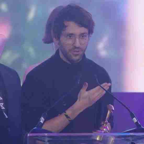 光与影:结局选择的意外默契 在线AI免费MV