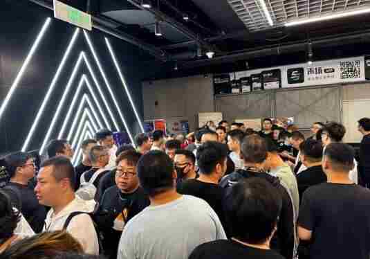 街头篮球泪洒球场 大阳vsr125摩托