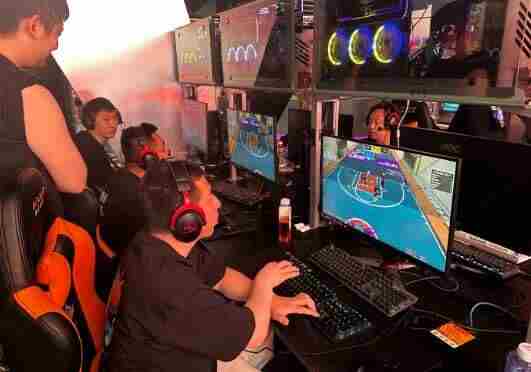 街头篮球泪洒球场 大阳vsr125摩托