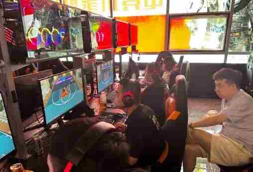 街头篮球泪洒球场 大阳vsr125摩托