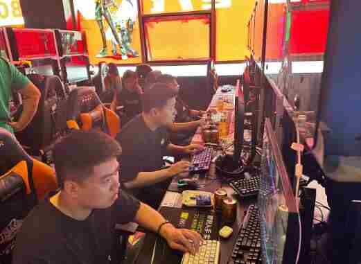 街头篮球泪洒球场 大阳vsr125摩托