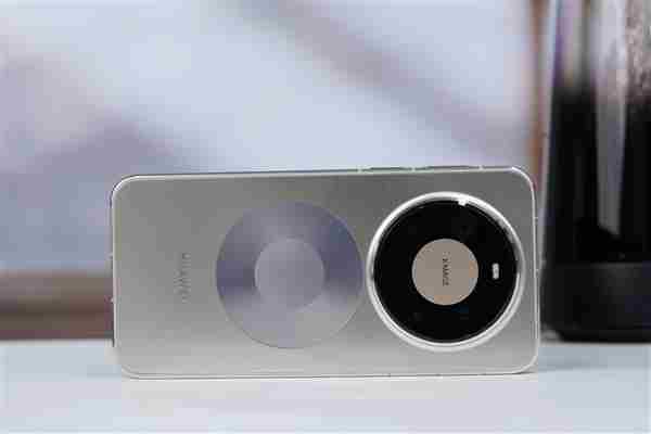 余承东换上华为Mate 华为性能最好的手机