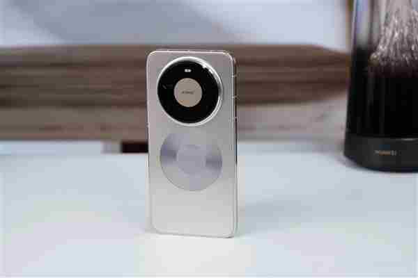 余承东换上华为Mate 华为性能最好的手机