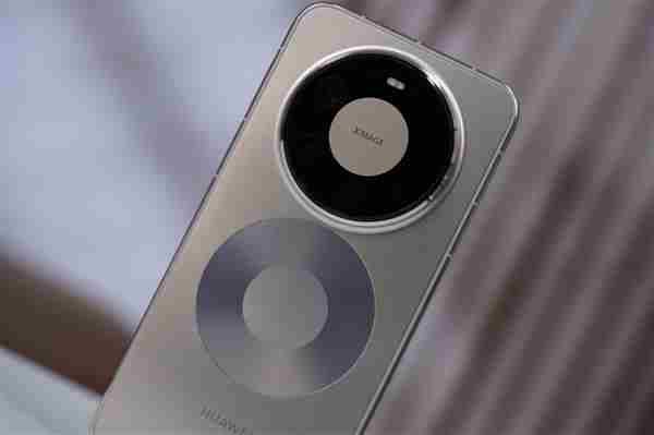 余承东换上华为Mate 华为性能最好的手机