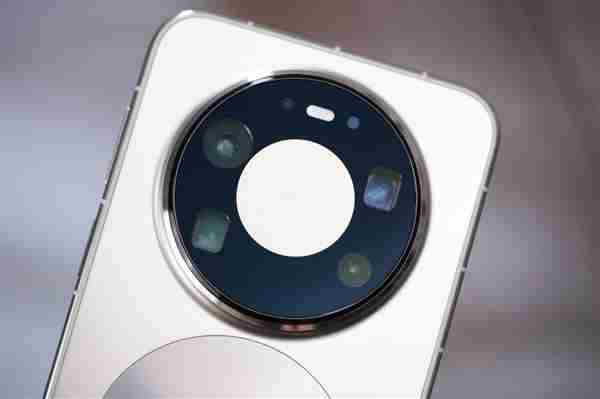 余承东换上华为Mate 华为性能最好的手机