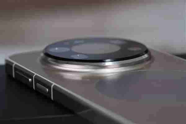 余承东换上华为Mate 华为性能最好的手机